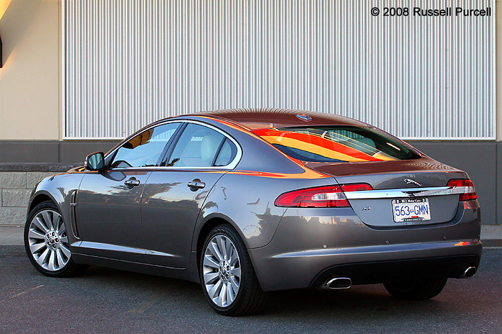 Jaguar () XF I (X250):  