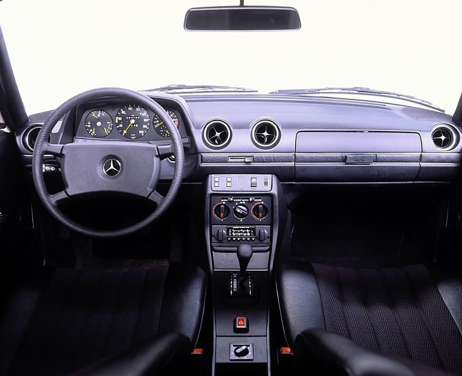 Mercedes Benz () W123:  