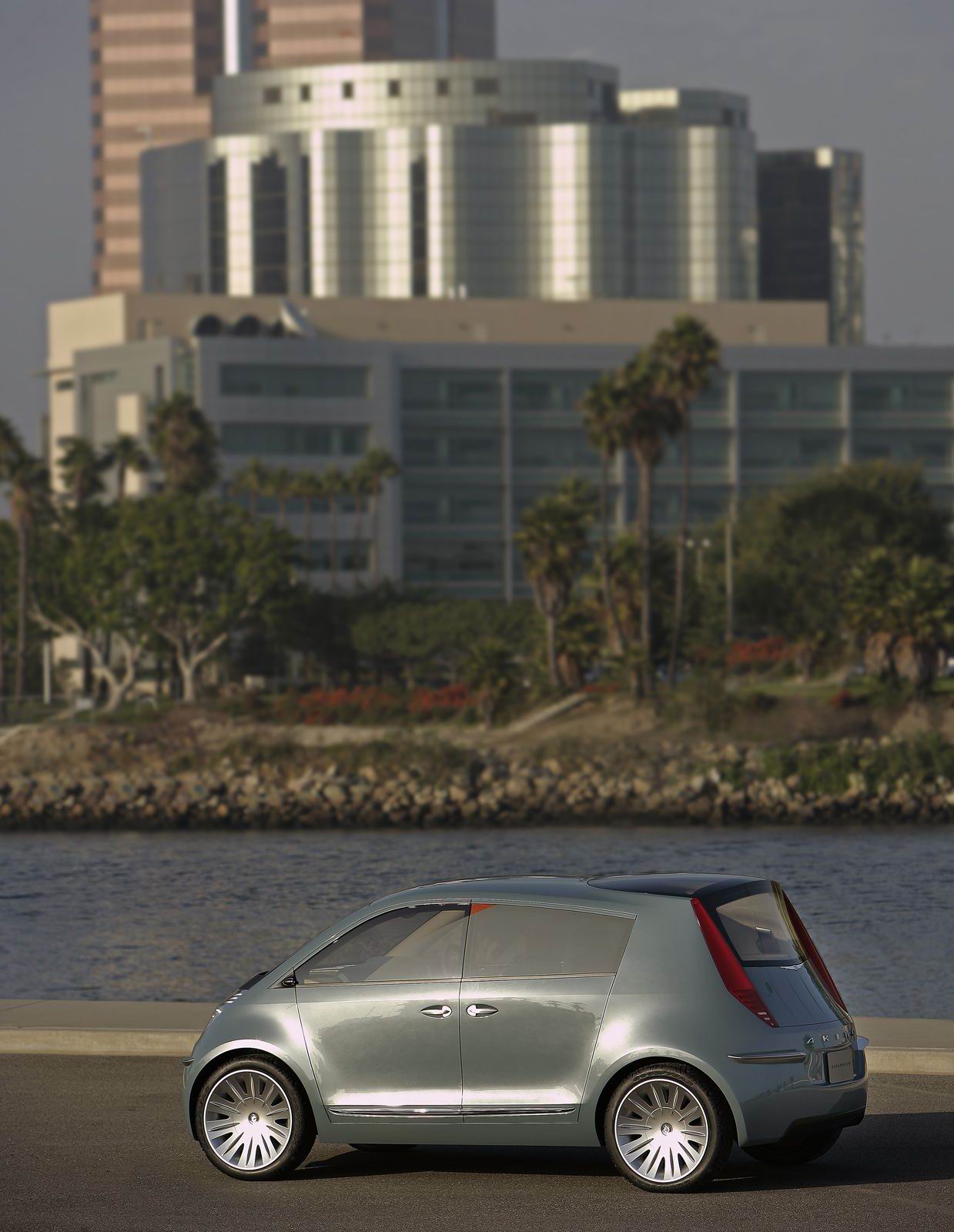 Chrysler () Akino Concept:  