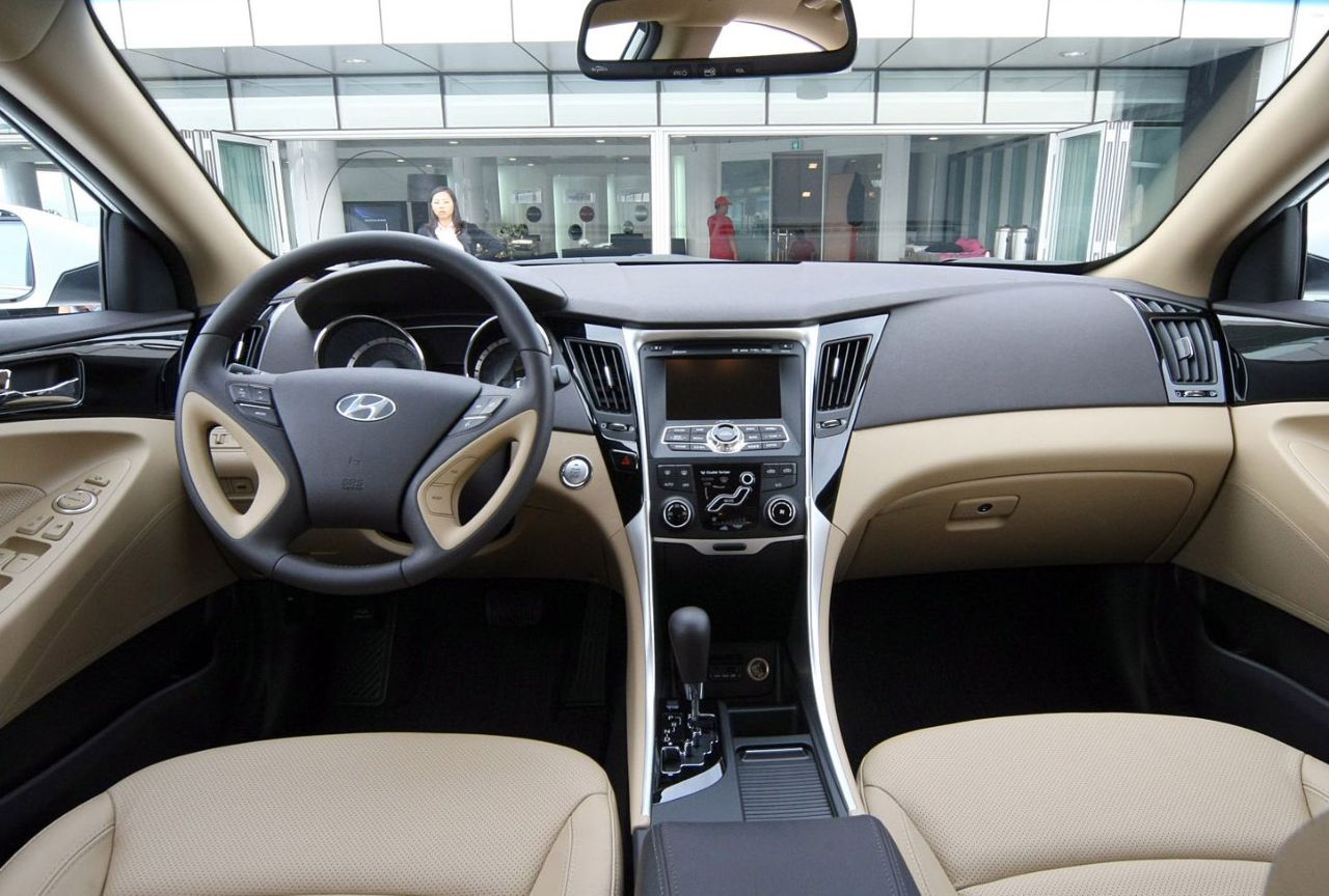 Hyundai () Sonata VI (YF):  