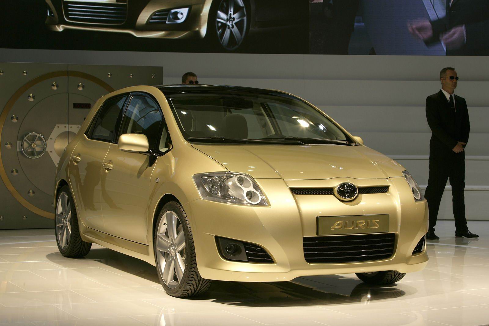 Toyota () Auris Concept:  