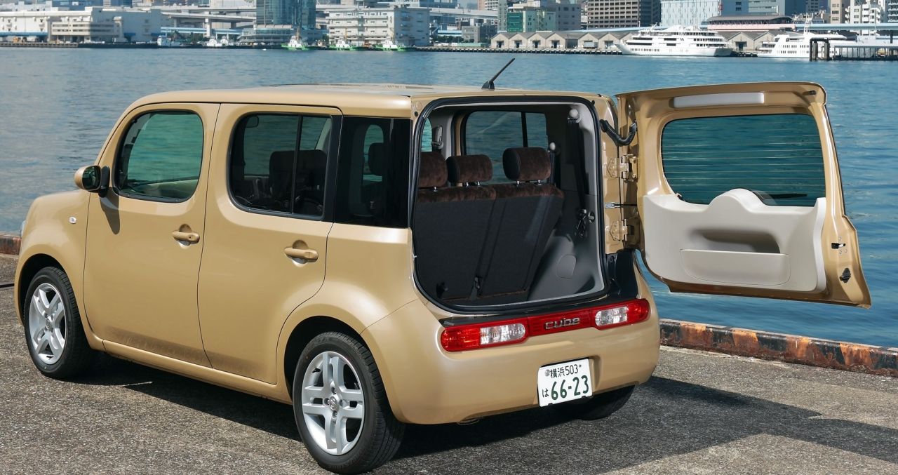 Nissan () Cube III (Z12):  