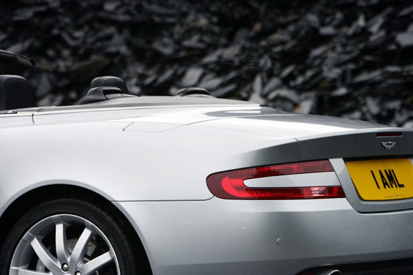 Aston Martin ( ) DB9:  