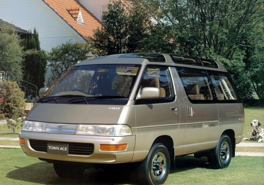 Toyota () Town Ace II (R20, R30):  