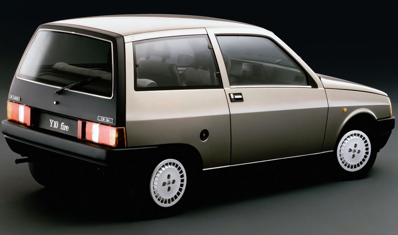 Lancia () Y10 (156):  