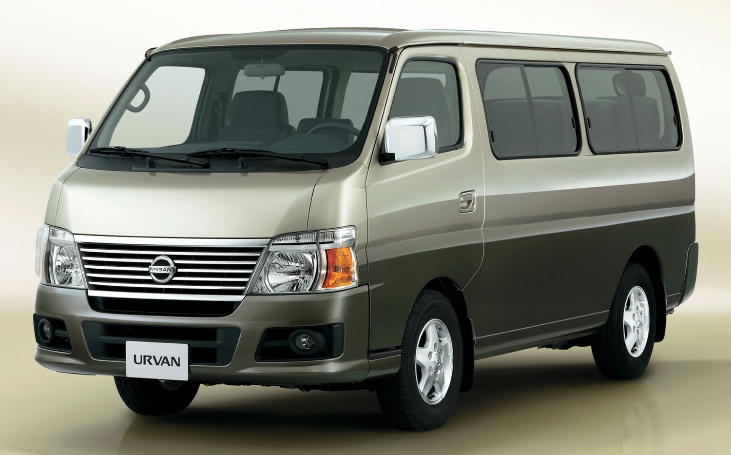Nissan () Urvan IV (E25):  