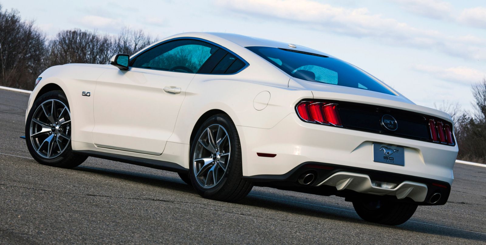 Ford () Mustang VI:  