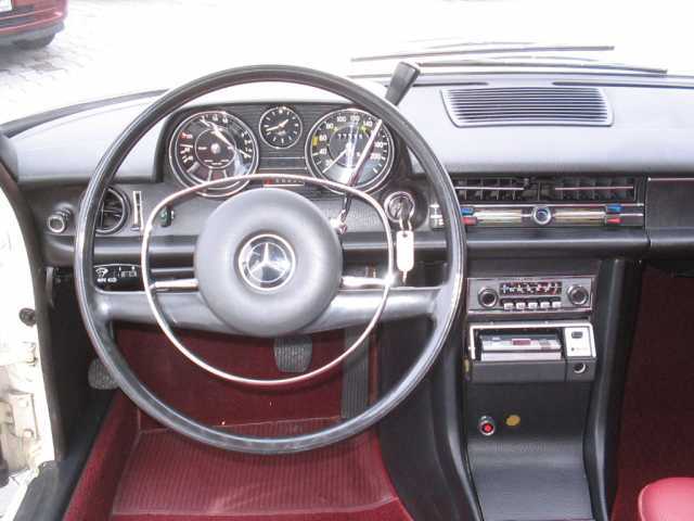 Mercedes Benz () 8 (W114):  