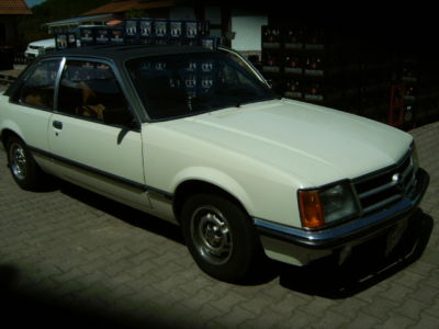 Opel () Commodore C coupe:  