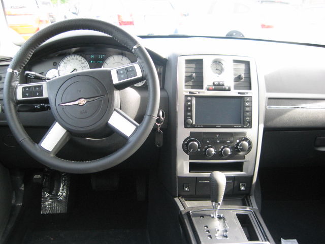 Chrysler () 300C Touring:  