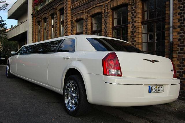 Chrysler () 300C Super Stretch Limousine:  