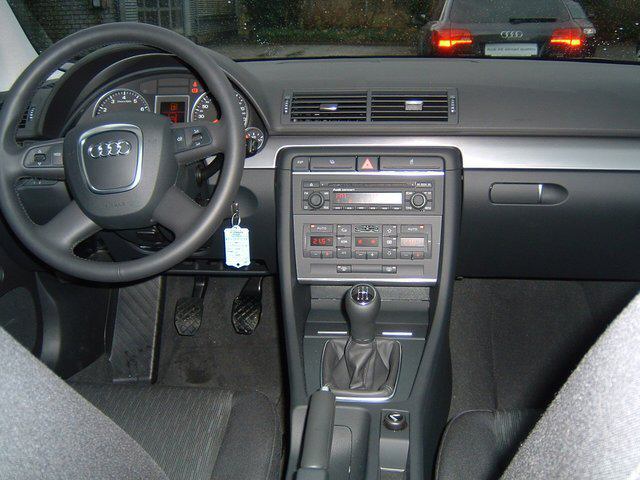 Audi () A4 III (8EC), RS4:  