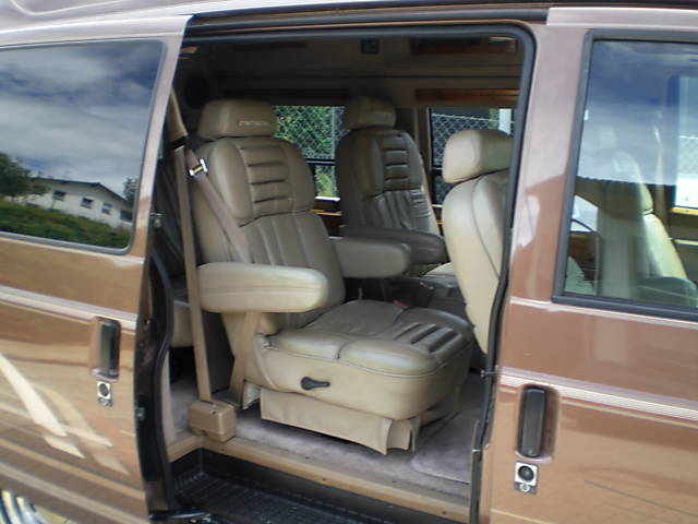 Chevrolet () Astro Van:  