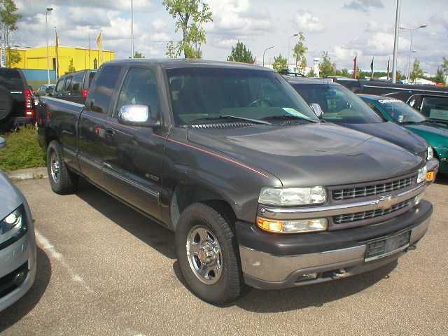 Chevrolet () C1500 Silverado:  