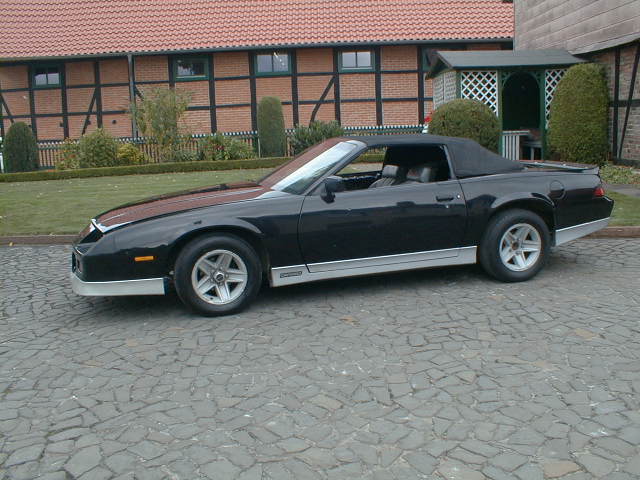 Chevrolet () Camaro III Cabrio Z28, 1988:  