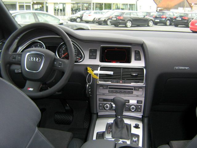 Audi () Q7 I (4LB):  