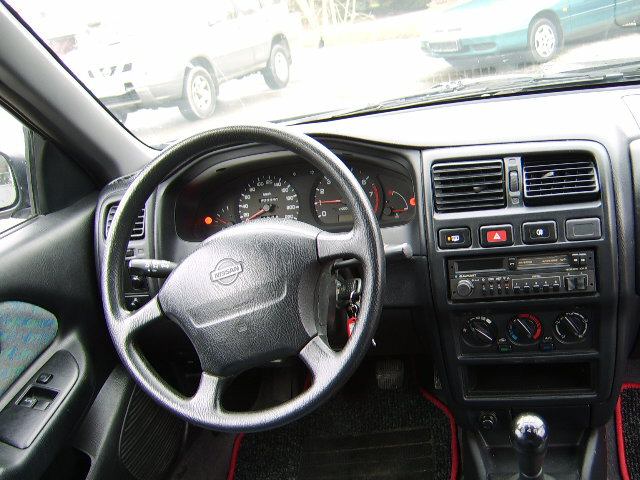 Nissan () Almera I (N15):  