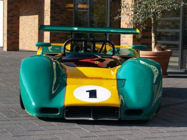 McLaren   () M6 GT:  
