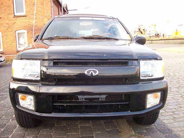 Infiniti () QX4:  
