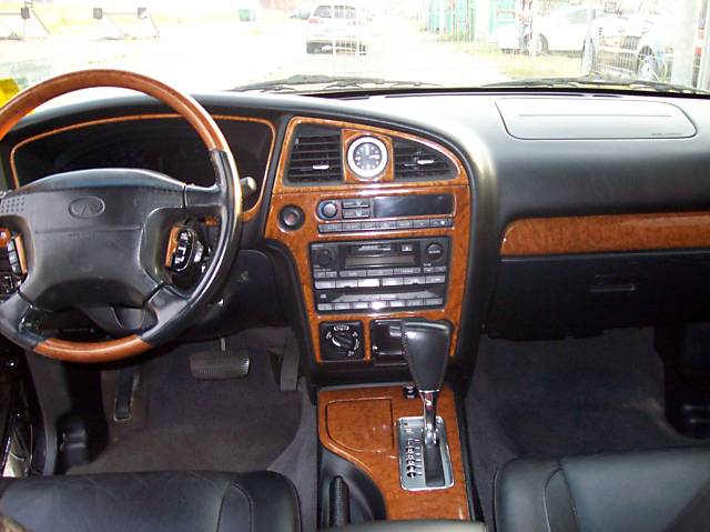 Infiniti () QX4:  