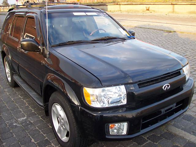 Infiniti () QX4:  