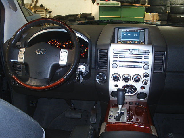 Infiniti () QX56 (JA60):  