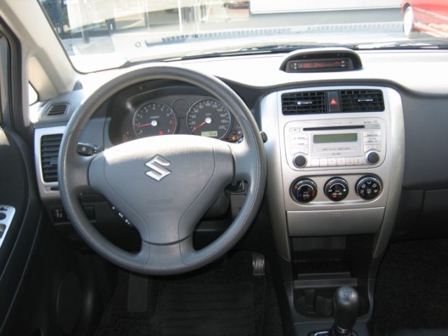 Suzuki () Liana:  