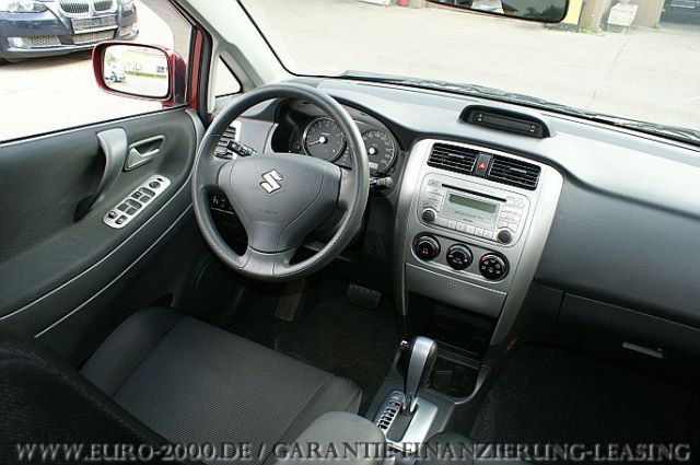 Suzuki () Liana:  