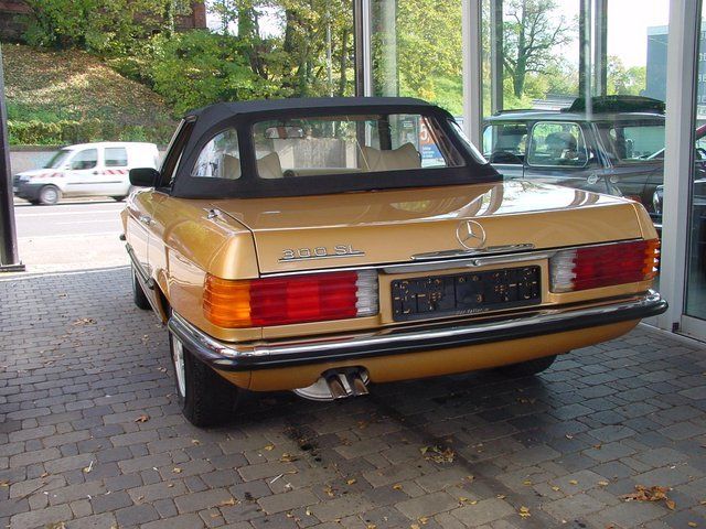 Mercedes Benz () SL (R107):  