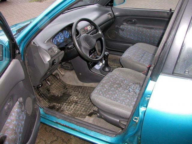 Mazda () 121 II (DB):  
