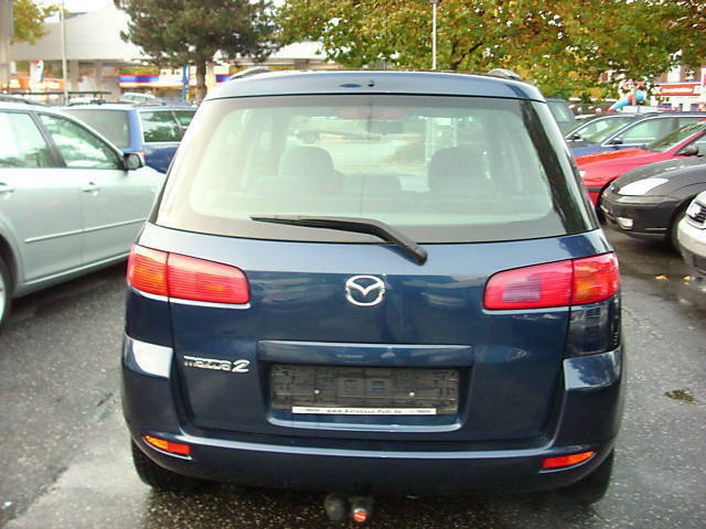 Mazda () 2 I (DY):  
