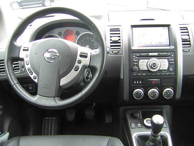 Nissan () X-Trail II (T31):  