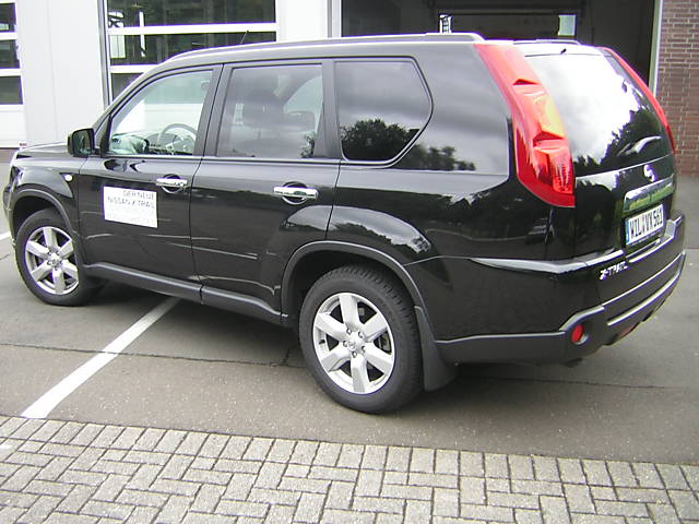 Nissan () X-Trail II (T31):  
