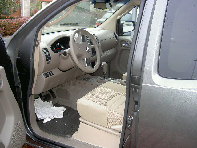 Nissan () Frontier III (D40):  
