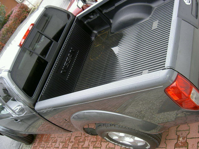 Nissan () Frontier III (D40):  