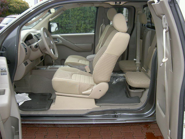 Nissan () Frontier III (D40):  