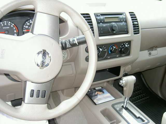 Nissan () Frontier III (D40):  