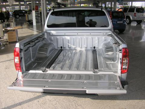 Nissan () Navara, Frontier (D40):  