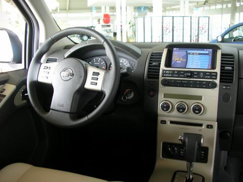 Nissan () Navara, Frontier (D40):  