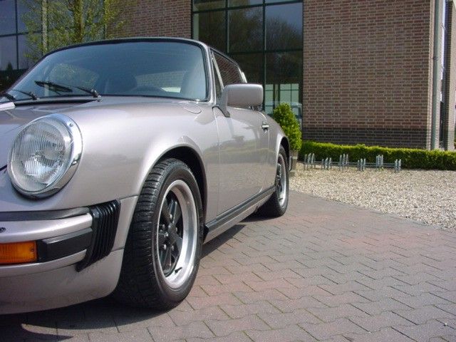 Porsche () 911 (930) Carrera Targa:  