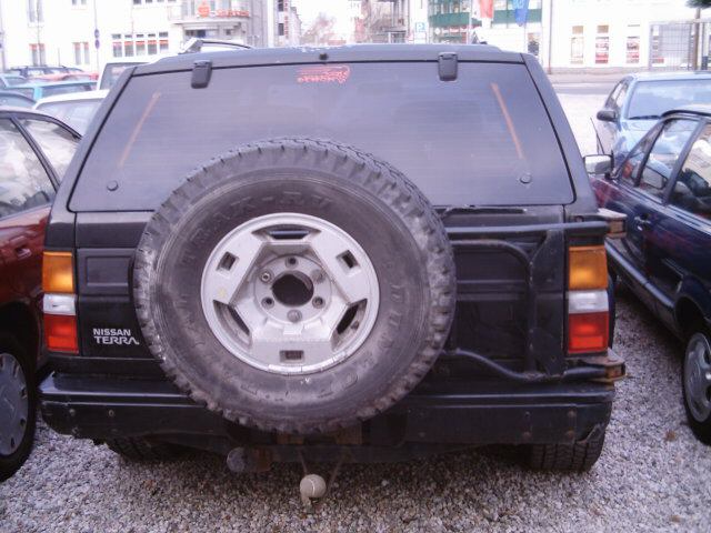 Nissan () Terrano I (YD21):  