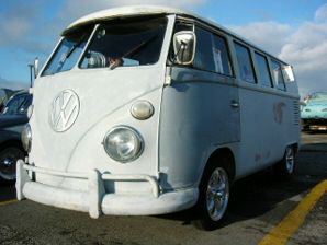 Volkswagen (VW) () Bus 100 :  