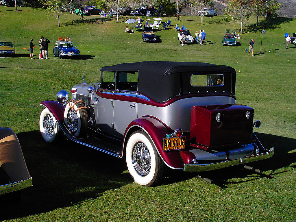 Auburn () 12-161A Phaeton Sedan, 1933:  