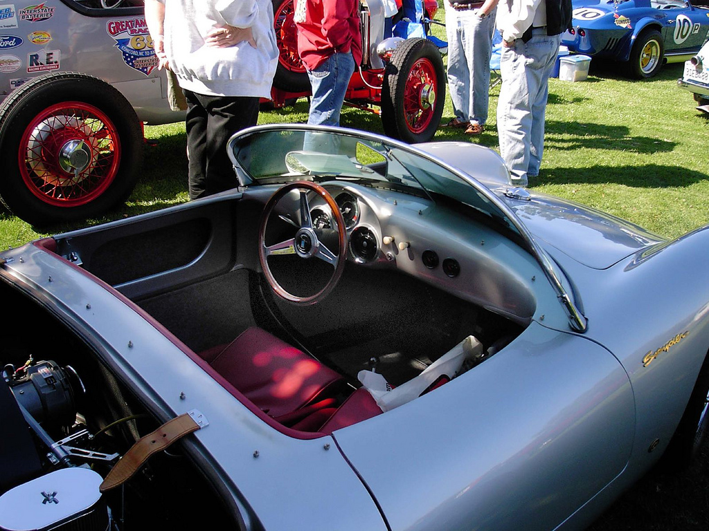 Porsche () 550:  
