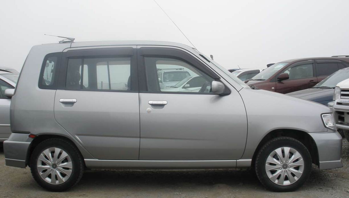 Nissan () Cube I (Z10):  