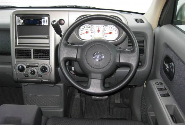 Nissan () Cube II (Z11):  