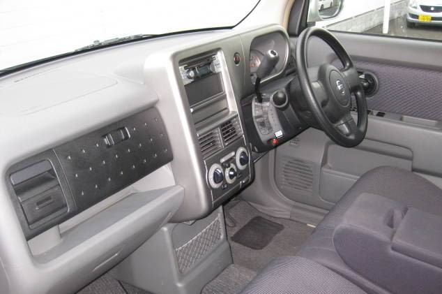 Nissan () Cube II (Z11):  
