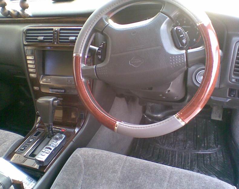 Nissan () Cima III (Y33):  