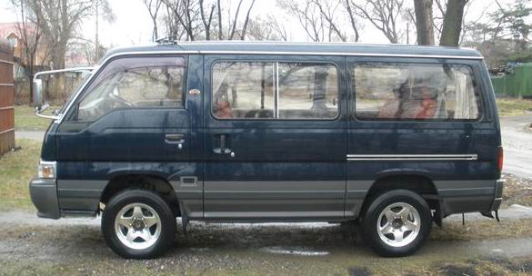 Nissan () Homy:  