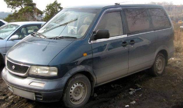 Nissan () Largo:  